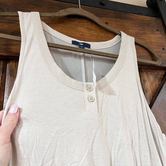 New Gap flowy layered ruffle back tank - Picture 2 of 8